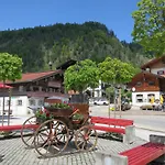 Komfortable Mit Herrlichem Bergblick By Interhome דירה